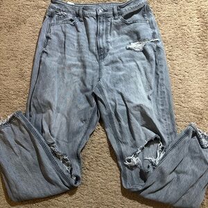 American Eagle Women’s Mom Jean Size 10 Distressed Gray